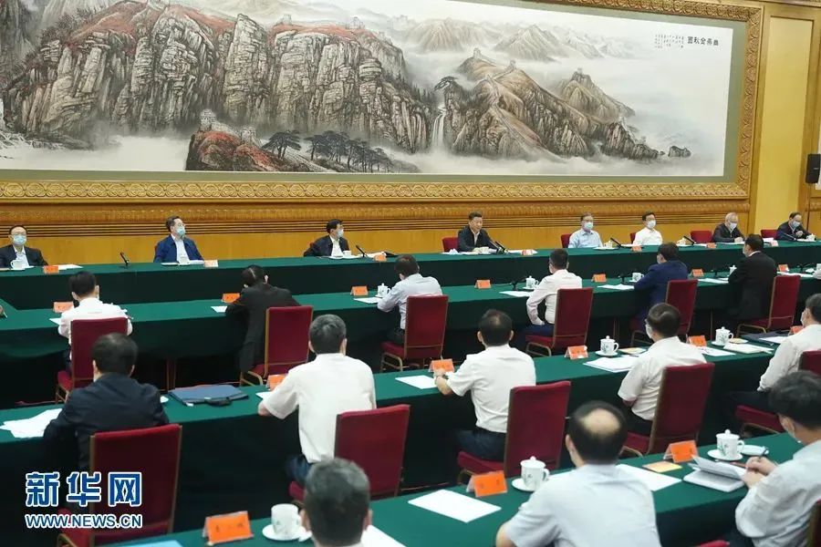 周育先参与企业家座谈会：要弘扬企业家心灵，敢于创新，阐扬好央企的龙头带作为用