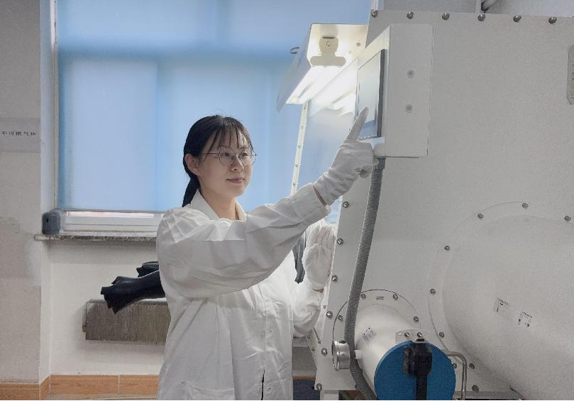 科研一线丨石爽爽：晶体成长虽慢，但每一步都通向光的未来